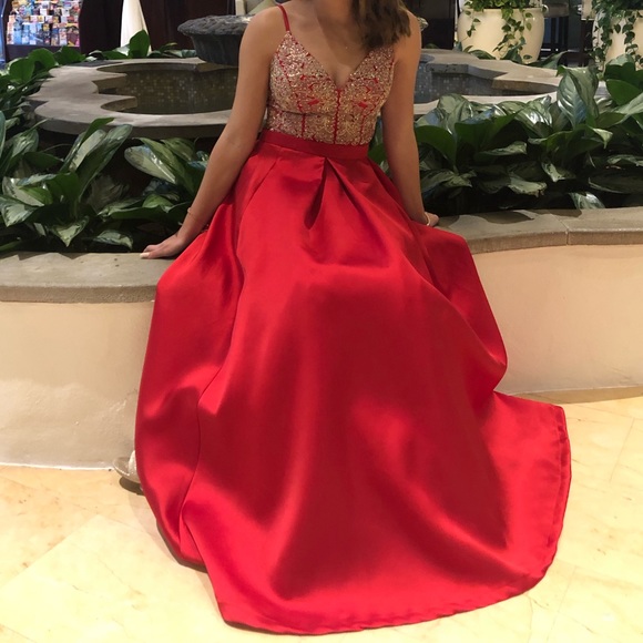 A red two-piece dress with gold embroidery - Picture 3 of 4